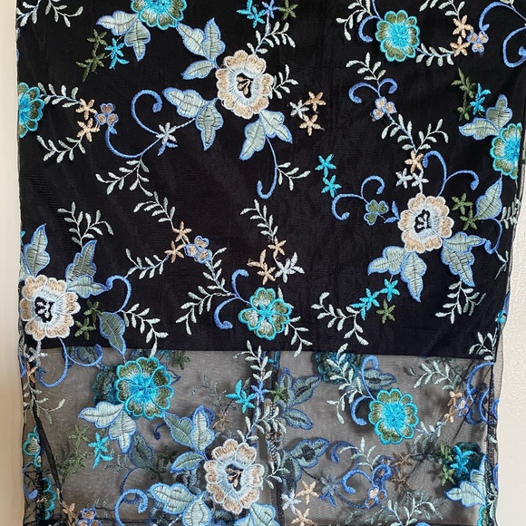 Guess - Picture 2 of 4